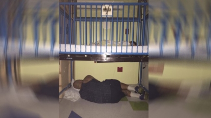 Photo of loving dad sleeping under son’s hospital bed goes viral