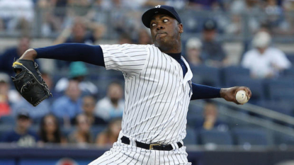 New Cubs closer Aroldis Chapman arrives to a mixed reaction