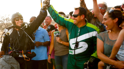 Daredevil skydiver from United States jumps with no parachute