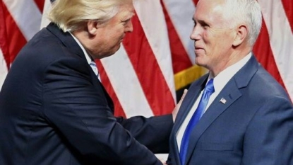 Mike Pence integrates longtime advisers with Trump campaign