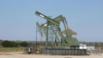 Oil prices edge down after API’s data reveals fall in crude stocks