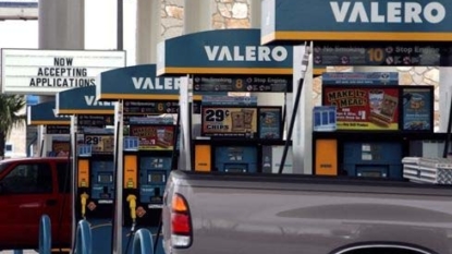 Texaco owner Valero reports profit as crude costs stay low