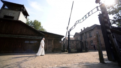 With Auschwitz visit, pope faces complex Polish-Jewish story