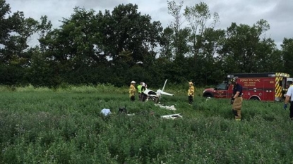 2 injured when small plane crashes at Wisconsin airport