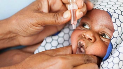 Nigerian helicopters rush polio vaccines to dangerous area