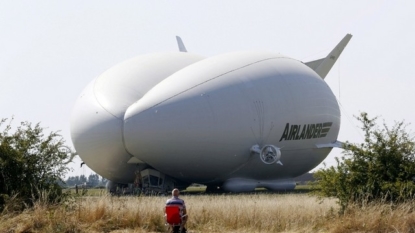 Airlander 10, world’s largest airship, crashes in England on test flight