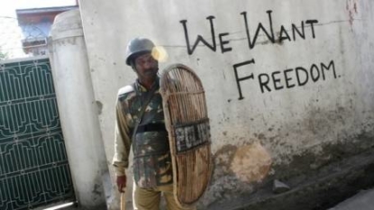 Amid heavy security deployment, restrictions continues in Kashmir