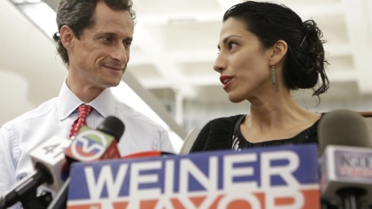 Anthony Weiner tries really hard to avoid Post reporter