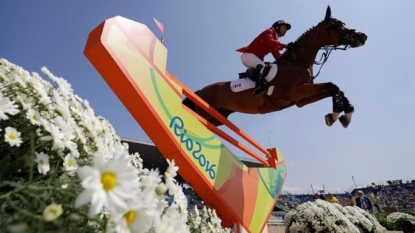 Britain’s Skelton wins show jumping gold