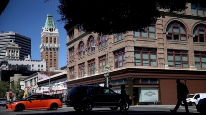 Los Angeles developer buys iconic Tribune Tower in Chicago