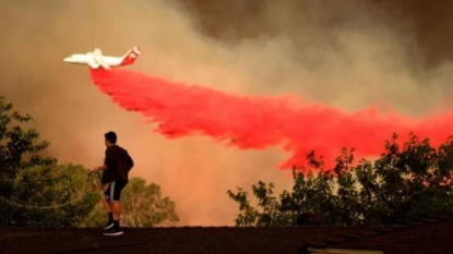 Evacuees return but huge Santa Claritawildfire still raging