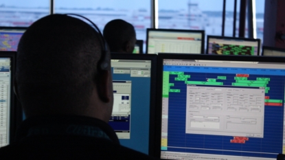 FAA to hire 1400 air traffic control trainees