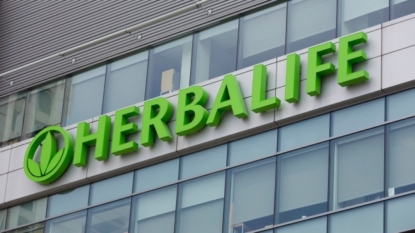 Herbalife Falls After Ackman Says Icahn Tried to Sell Stake