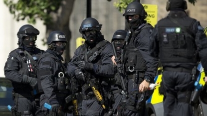 London deploys more armed police amid terror threats