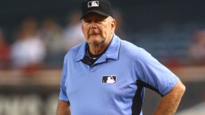 Umpire Bob Davidson ejects fan from Phillies game