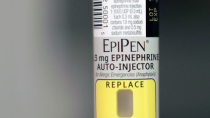 EpiPen offers discount after media attention on price hike