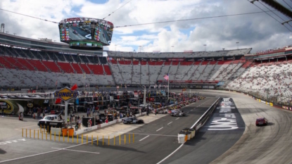 NASCAR Sprint Cup race at Bristol underway after long delay