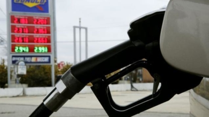 Oil prices edge up after falling below $40 a barrel