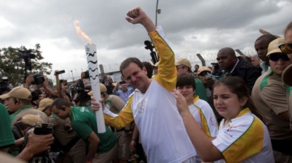 Olympic torch arrives in Rio de Janeiro