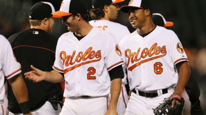 Trumbo, Schoop hit HRs to help Orioles beat Nationals 4-3