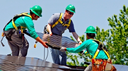 SolarCity announces layoffs; top execs to get $1 pay