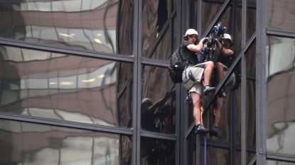 TODAY’S MUST SEE: Man climbs Trump Tower with suction cups