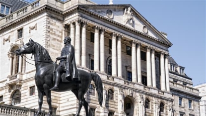 BoE cuts its key interest rate to historic low