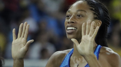 USA women cruise to gold in 4×400 relay