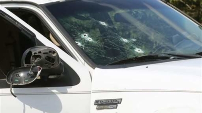 1 dead, 4 hurt in highway shootout; bullet holes cover SUV