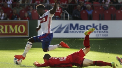 Altidore leads comeback as Toronto FC ties Red Bulls, books playoff berth