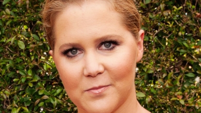 Amy Schumer talks tampons on Emmy red carpet