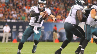 Wentz survives first road test, leads Eagles to victory