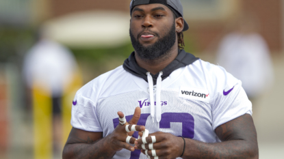 Vikings DT Sharrif Floyd has surgery on right knee