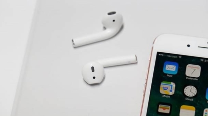 Apple cuts the chord, promotes wireless technology