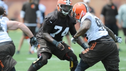 Browns’ Erving hospitalized with pulmonary contusion