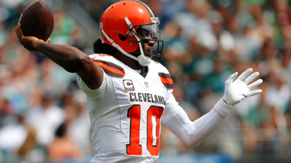 Browns’ RG3 breaks bone in shoulder, will miss extended time