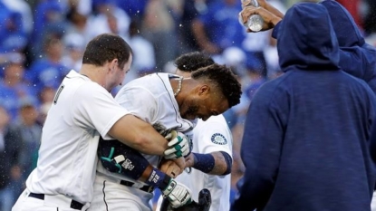 Cano’s sacrifice fly lifts Seattle past Toronto 2-1 in 12