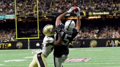 Carr, Raiders rally to beat Saints 35-34