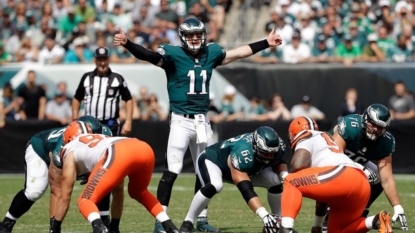 Carson Wentz leads Eagles past Browns 29-10