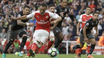 Cazorla comes to Arsenal’s rescue with stoppage-time penalty