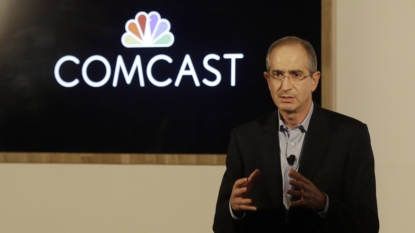 Comcast plans to launch wireless service next year