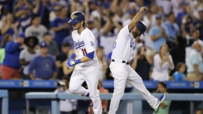 Dodgers beat Rockies 5-2 on emotional night for Scully