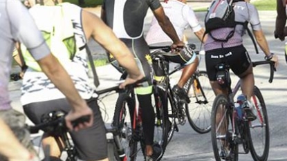 Dwyane Wade bikes with police to promote unity in Miami