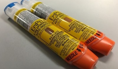 Mylan offers generic EpiPen amid outcries