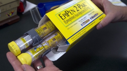 EpiPen maker Mylan introduces generic option at half the price