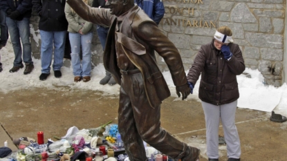 Ex-Paterno players reunite at Penn St amid scandal’s wake