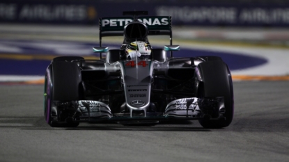 Nico Rosberg on pole for Singapore Grand Prix as Lewis Hamilton struggles