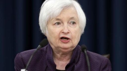 Fed Keeps Key Rate Unchanged, Hints of Coming Hike