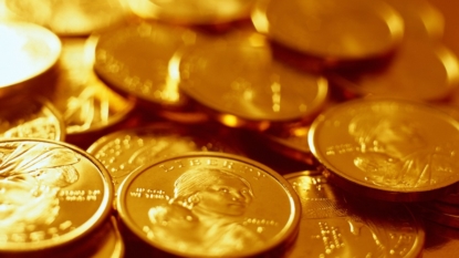 Gold Falls to Two-Month Low on Worries Over Rate Increase