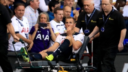 Tottenham’s Kane sinks Sunderland then limps off